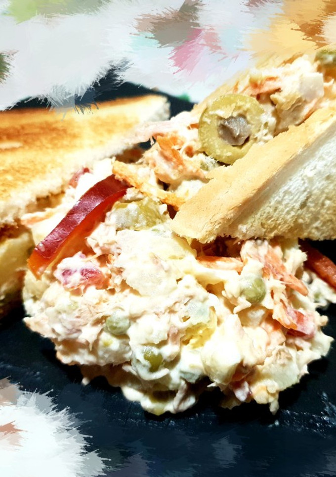 Una foto de Sándwich de Ensaladilla