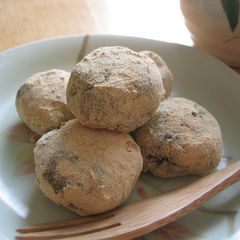 Adzuki and Kinako Soy Powder Dango with Okara A picture of Adzuki and Kinako Soy Powder Dango with Okara.