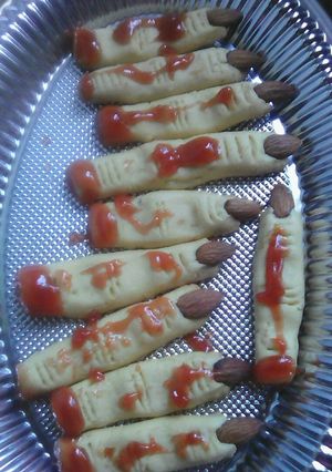 Una foto de 👻Galletas dedos de bruja naranja y vainilla💀