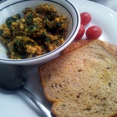 A picture of Spinach and eggs.