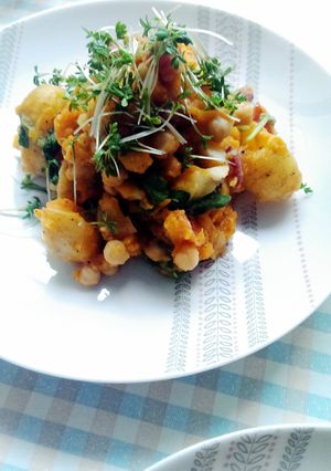 A picture of Bavarian potato salad / fusion style.