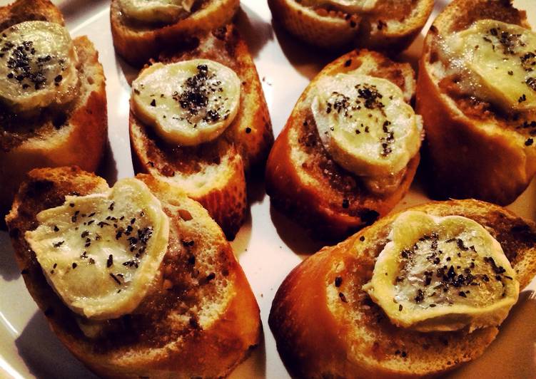 French Baguette With Seasoned Brie French Baguette With Seasoned Brie