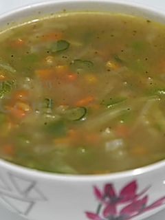 வெஜிடபிள் சூப் (vegetable soup recipe in tamil) செய்முறை முக்கிய புகைப்படம்