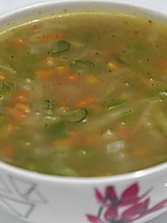 வெஜிடபிள் சூப் (vegetable soup recipe in tamil) செய்முறை முக்கிய புகைப்படம்