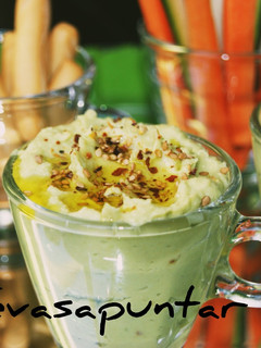 Una foto de Hummus de aguacate