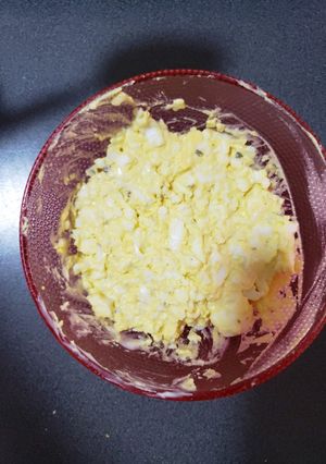 Una foto de Pasta de huevo duro