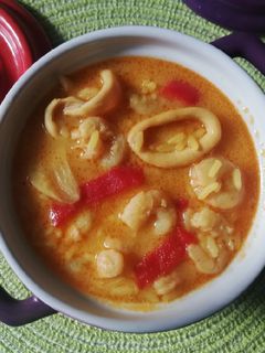 Una foto de Arroz caldoso con gambas y calamares