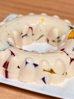 Una foto de Gelatina de mosaico tres leches