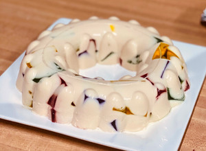 Una foto de Gelatina de mosaico tres leches