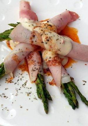 A picture of Ham Wrapped Asparagus.