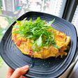 Omelette khoai lang, măng tây, halloumi cheese