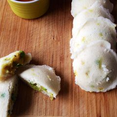 A picture of Stuffed Idlis.