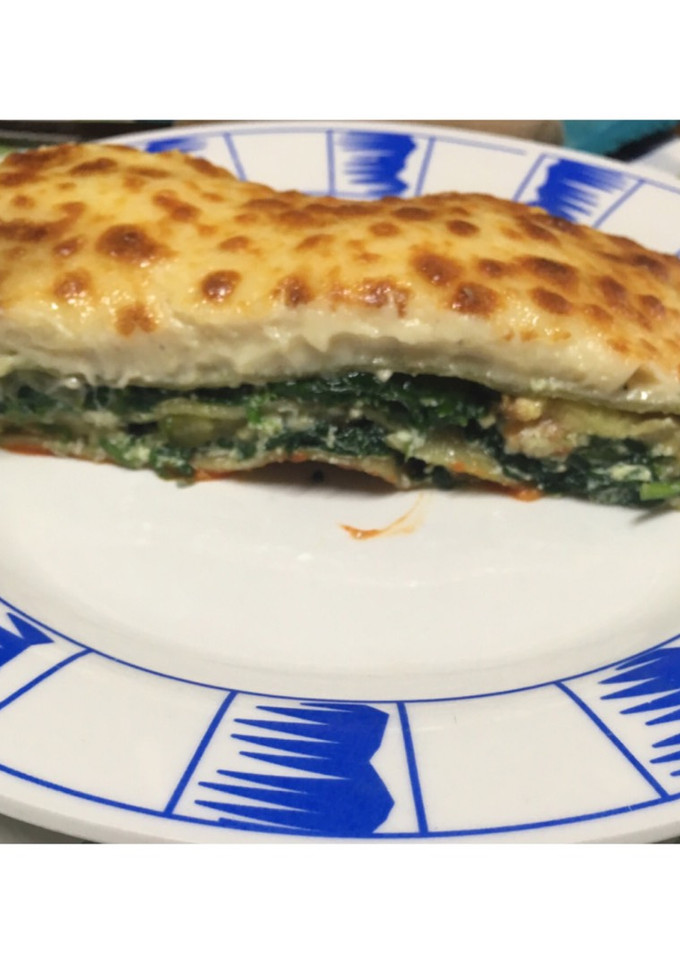 Una foto de Lasaña de espinacas, calabacín, langostinos y ricotta