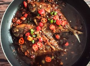 Gambar Bawal Masak Kicap Taucu Lada Hitam