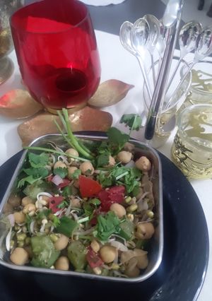 A picture of Chickpeas Salad.
