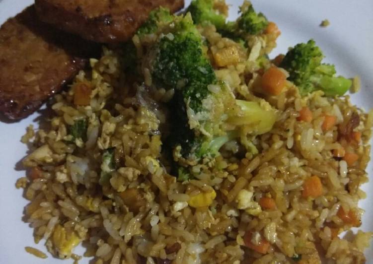 Nasi goreng brokoli wortel