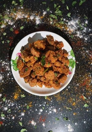 પાલક ના મુઠીયા (Palak Muthia Recipe In Gujarati) રેસીપી મુખ્ય ફોટો