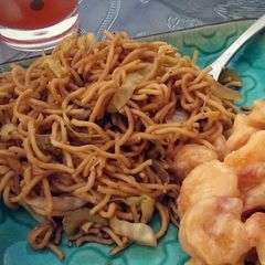 A picture of Panda Express Chow Mein.