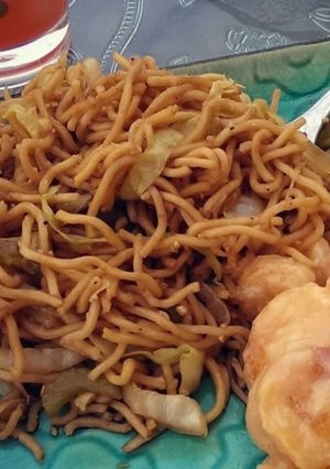 A picture of Panda Express Chow Mein.