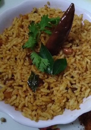 A picture of Tamarind rice/ puliyogare.