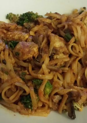 A picture of Curried Thai Chicken and Noodles.
