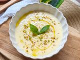 Crema fría de espárragos blancos y huevo duro