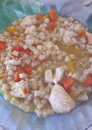 Una foto de Sopa de pollo y zapallo con fideo