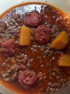 Una foto de Guiso de lentejas con chorizo colorado