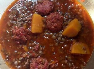 Una foto de Guiso de lentejas con chorizo colorado