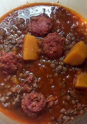 Una foto de Guiso de lentejas con chorizo colorado