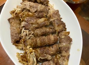 Hình của món Bò cuộn nấm kim châm NCKD.