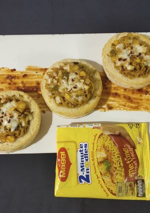 A picture of Schezwan Maggi disc.