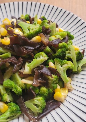 Foto resep Tumis brokoli jamur kuping