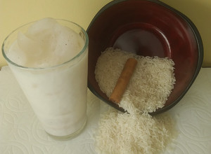 Una foto de Agua de horchata con canela
