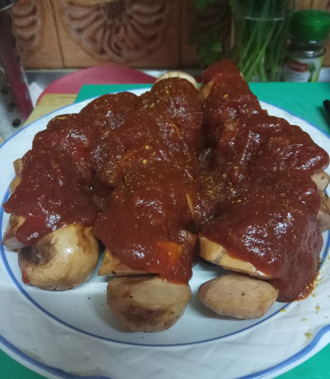 Una foto de Currywurst alemán casero