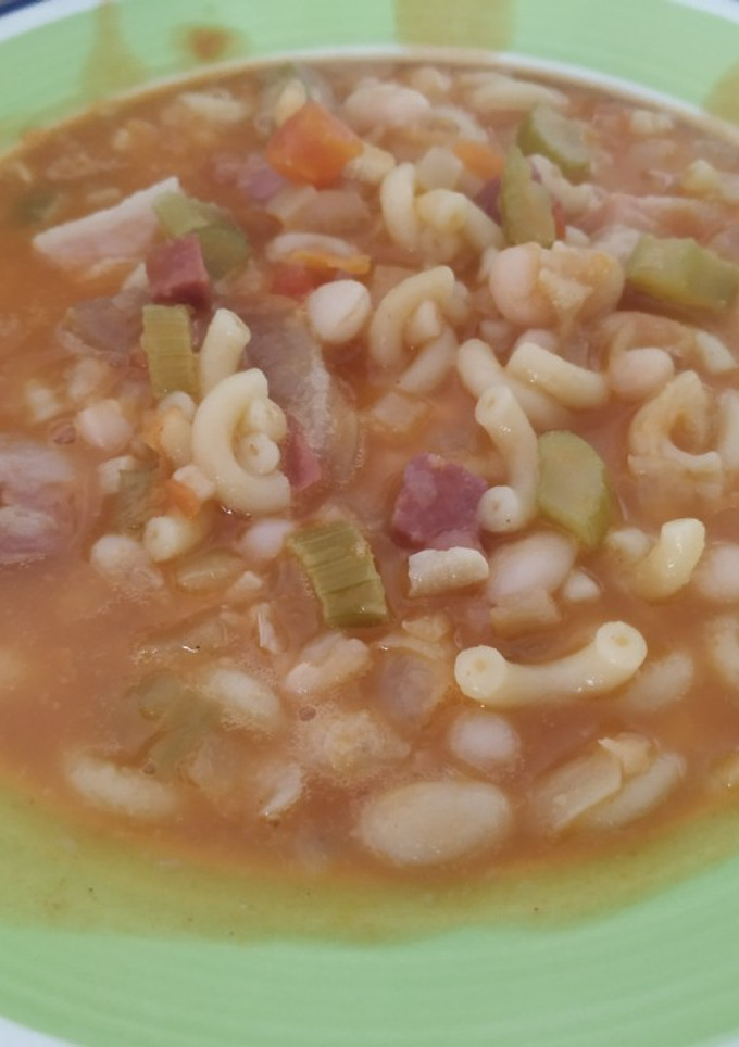 Una foto de Potaje de judías blancas y pasta