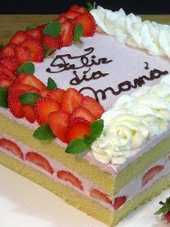 Una foto de Tarta especial Día de la Madre 2019, con un bizcocho muy esponjoso y jugoso