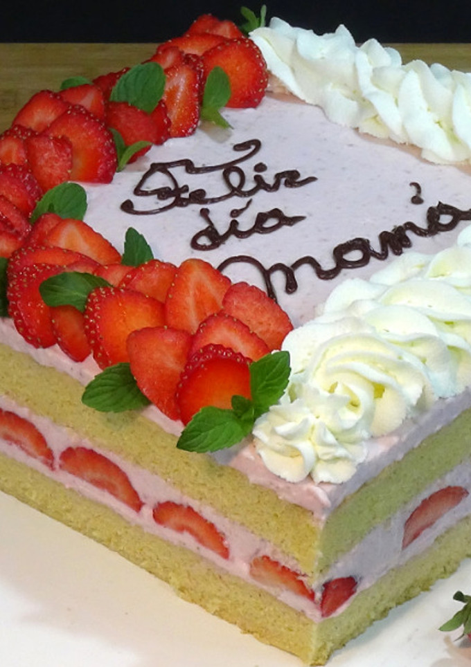 Una foto de Tarta especial Día de la Madre 2019, con un bizcocho muy esponjoso y jugoso
