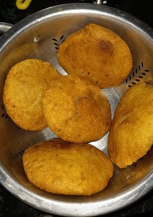 मटर की कचौड़ी (matar ki kachodi recipe in Hindi) रेसिपी मुख्य फोटो