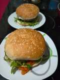 Hamburguesas con rúcula y queso de cabra