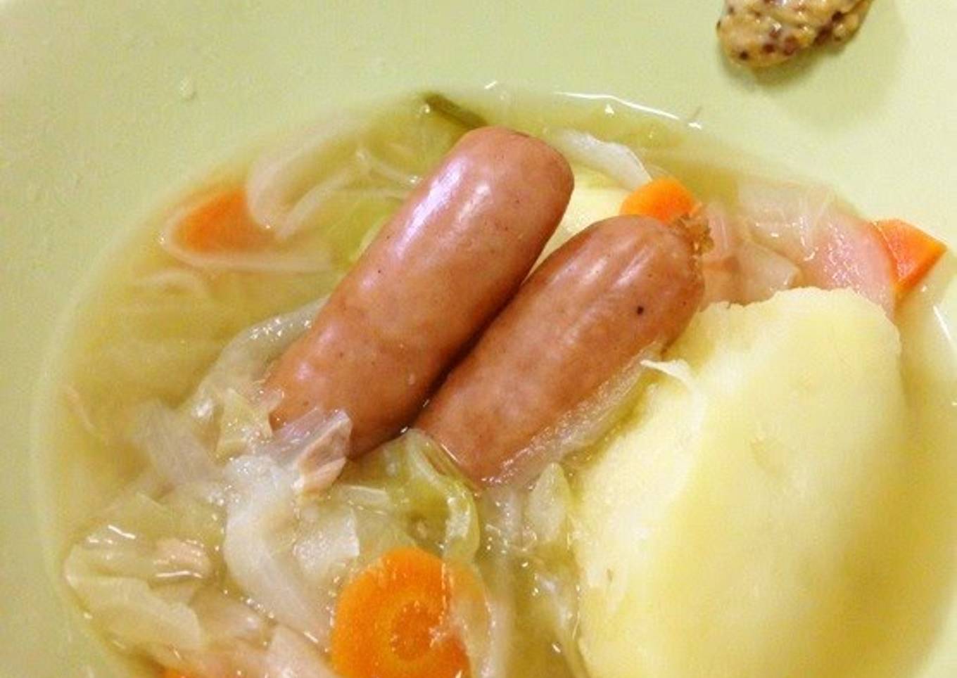 Pot soup with potatoes with easy return