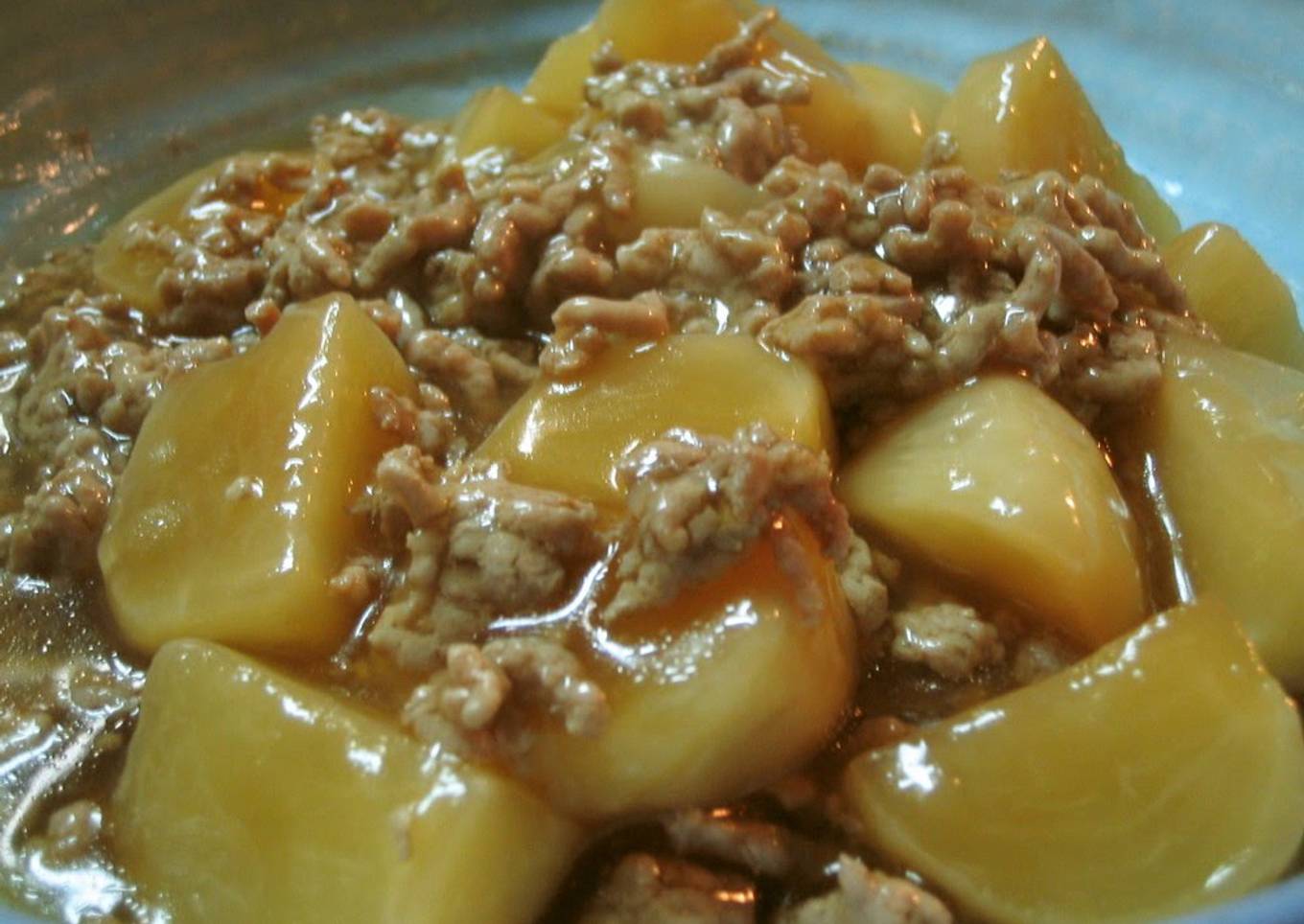 Creamy Turnip and Minced Meat in An Sauce