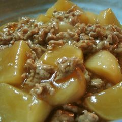 A picture of Creamy Turnip and Minced Meat in An Sauce.