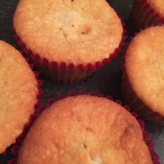 A picture of Lemon Yogurt Cupcakes.