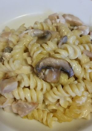 A picture of Chicken Tetrazzini.