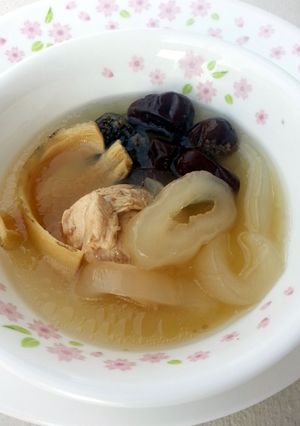 A picture of Chicken Soup With Sea Coconut.