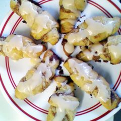 cinnamon crescent rolls A picture of cinnamon crescent rolls.