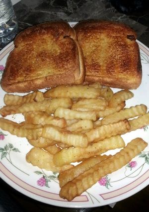 A picture of Garlic cheese bread sandwich.