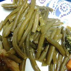 A picture of Uncut green beans.