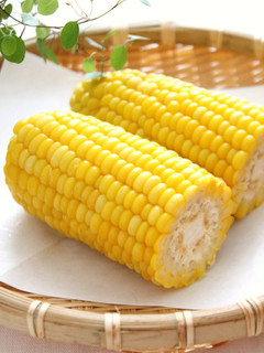 A picture of How to Boil Corn on the Cob in 6 Minutes in a Frying Pan.